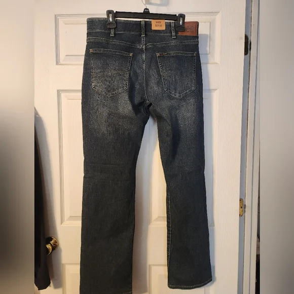 LEES Extreme Motion Men's Jeans - Picture 2 of 4